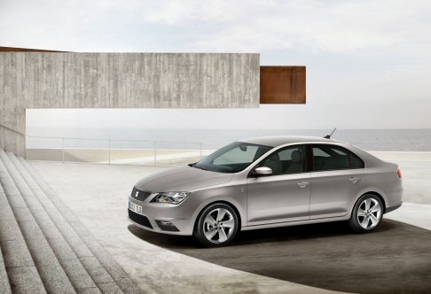 Seat - Il pacchetto sicurezza comprende 6 airbag, ESC, ABS, disattivazione airbag passeggero, attacchi Isofix e Top Tether, sistema manutenzione a scadenza variabile WIV.