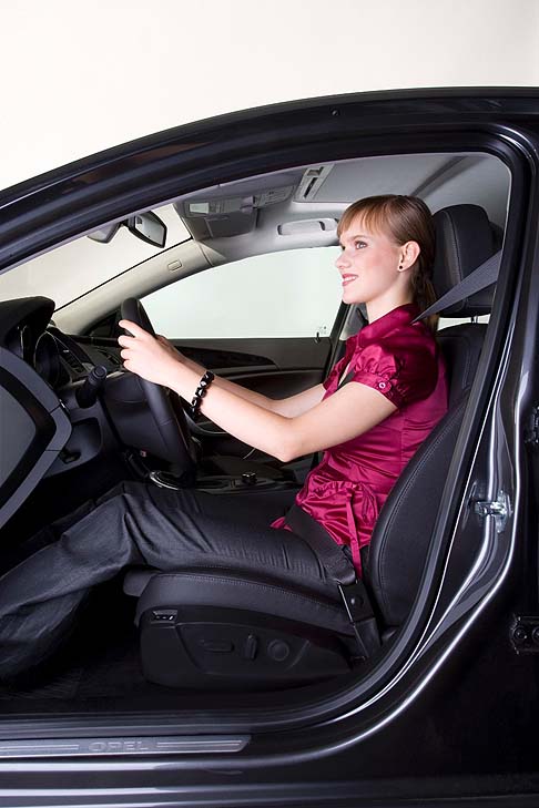 Opel - I sedli ergonomici sono disponibili a richiesta per molti modelli della gamma Opel come Insignia, Meriva, Zafira Tourer, Astra, Mokka e Cascada.