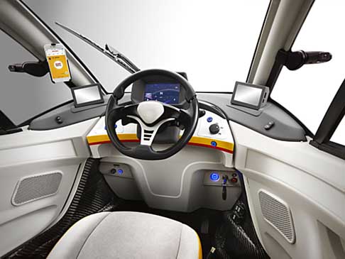 Shell - Innovativo l’accesso all’ambiente interno, possibile ribaltando la parte superiore della cabina. 