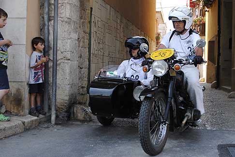 5^ tappa Acquaviva delle Fonti - Sidecar 28^ Riegocazione storica Milano Taranto, suggestivo arco di Piazza Garibaldi ad Acquaviva delle Fonti