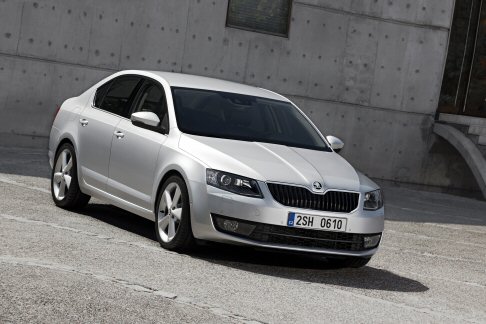 Skoda - Progressi importanti sono stati ottenuti anche sul fronte dei consumi e delle emissioni, grazie a motori benzina e Diesel di ultima generazione, a un coefficiente di resistenza aerodinamica ridotto e al peso contenuto.