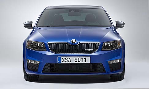 Skoda - Anche questa versione viene proposta sia nella configurazione berlina tre volumi che wagon (Combi).