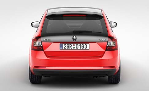 Skoda - La sicurezza della Rapid Spaceback  garantita da airbag frontali, laterali e per la testa, cinture di sicurezza regolabili in altezza a tre punti con pretensionatori, poggiatesta regolabili in altezza e sistemi ABS e ESC.