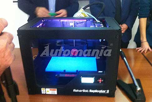 Conferenza Stampante 3D Isit Cento (Fe) - Stampante 3D Makerbot Replicator 2 regalata allISIT Bassi Burgatti di Cento (Ferrara)