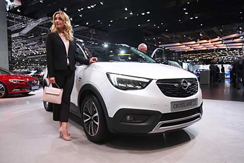 Opel - IL nuove versatile suv della gamma si distingue per la linea aggressiva, il capiente bagagliaio da 520 litri, la posizione di seduta rialzata e i sedili ergonomici certificati da AGR.