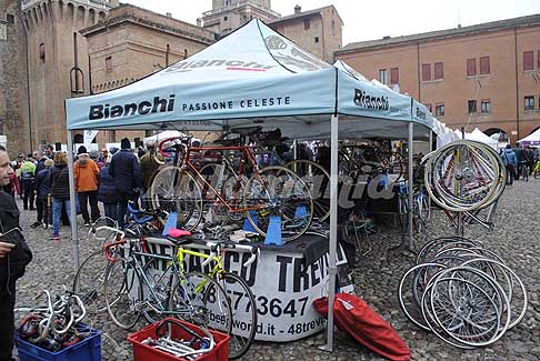 La Furiosa - Stand Bianchi bici e ricambistica biciclette a Largo Castello a Ferrara