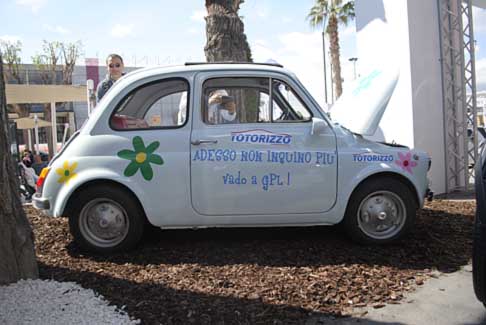 Fiera del Levante - Auto storica Fiat 500 con impianto a GPL alla Fiera del Levante di Bari