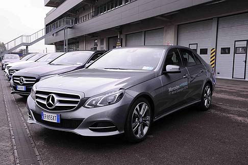 Mercedes-Benz - La strategia futura sar sempre pi incentrata sulla propulsione ibrida plug-in, come la nuova S 500 PLUG-IN HYBRID, con ben dieci nuovi modelli entro il 2017. 