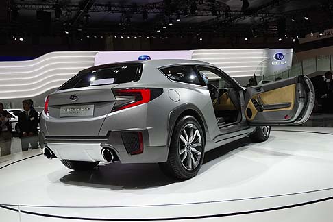 Subaru - Subaru Cross Sport Design Concept propone una struttura compatta, con una lunghezza complessiva di 4.300 mm, e una serie di funzioni quali l'accesso facile al sedile, interni confortevoli e abbondante spazio per i bagagli.