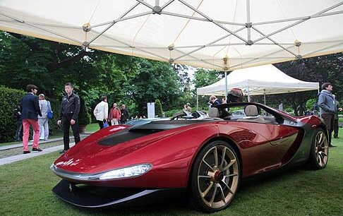 BMW - Sportiva dalla forte caratterizzazione estetica la Sergio Pininfarina  una due posti scoperta che reinterpreta in chiave moderna una Barchetta a due posti.