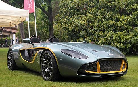 BMW -  Aston Martin CC100 Concept presenta unarchitettura speedster, una vettura veloce due posti ad alte prestazioni.