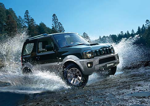 Suzuki - Due nuove versioni e una special edition sono le novit che caratterizzano la nuova generazione della Suzuki Jimny, offroad compatta di grande appeal.