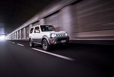 Suzuki - Agile e affidabile in ogni situazione, grazie anche alla trazione integrale, la special edition Suzuki Jimny Street  una off road urbana estrema, che segue la filosofia Parkour, sport acrobatico metropolitano di grande tendenza in tutte le citt.