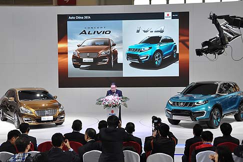 Suzuki - Al Beijing International Automotive Exhibition di Pechino, il brand nipponico Suzuki ha presentato due interessanti proposte per il mercato cinese. Si tratta della berlina di segmento C Alivio e il SUV compatto iV-4.