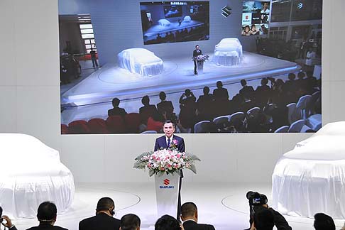 Suzuki - Per quanto riguarda, invece, il mercato dei suv, Suzuki propone per la Cina il concept iV-4, crossover compatto dallo stile giovane gi anticipato al recente Salone di Francoforte.