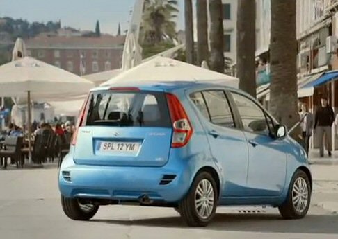 Suzuki - Splash  abbinata a due motorizzazioni efficienti e dinamiche, con minori emissioni di CO2 grazie alla doppia fasatura variabile, allaspirazione e allo scarico.