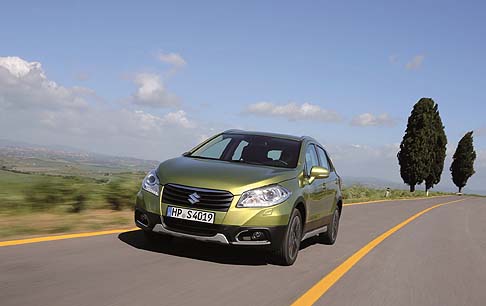 Suzuki - La gamma  basata su versioni a 2 o 4 ruote motrici e su due motorizzazioni, benzina e diesel, entrambe di 1.6 litri a 120 CV, abbinabili ad un avanzato cambio automatico CVT, disponibile sulle versioni a benzina.