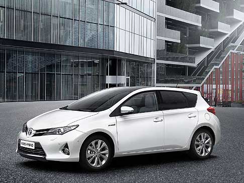Toyota - Toyota Auris Hybrid MY 2013 � dotata di un sistema propulsivo Hybrid Synergy Drive