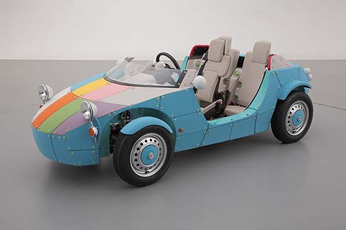 Toyota - Il pedale del freno, dellacceleratore e i sedili sono regolabili per consentirne lutilizzo anche da parte dei bambini.