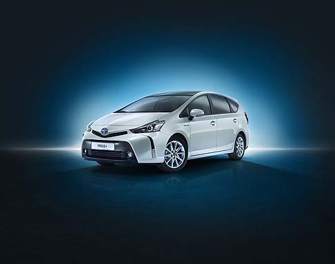 Toyota - Novit stilistiche e non solo per la nuova generazione della nipponica Toyota Prius + destinata al mercato europeo, a partire da gennaio 2015. 