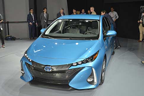 Toyota Prius Plug-in 2016