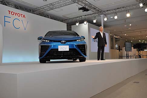 Toyota - In Giappone, la berlina fuel cell sar offerta ad un prezzo pari a circa 7 milioni di yen, che corrispondono a circa 73.300 dollari.