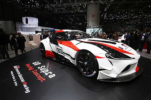 Toyota - A Ginevra lo spirito delle competizioni viene declinato in modleli racing di grande appeal come la Toyota Supra Racing, ad esempio