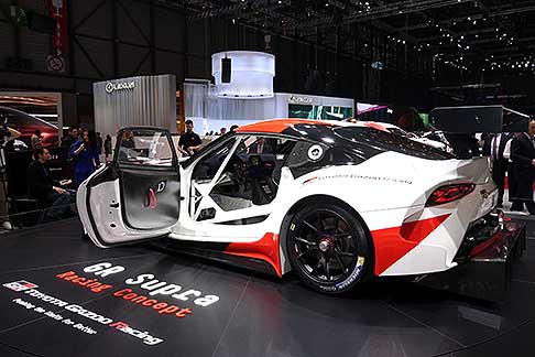 Toyota - Creato dal team Totota Gazoo Racing, la vettura esibisce elementi realizzati con materiale composito ultraleggero