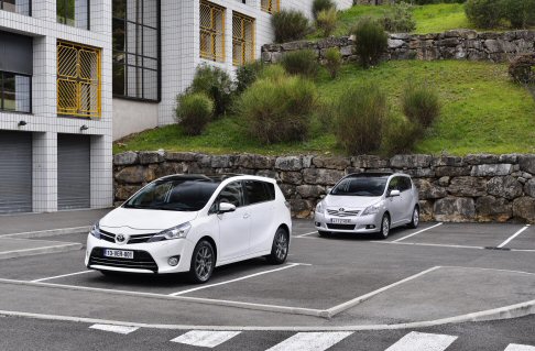 Toyota - La nuova Verso sar disponibile con 4 motorizzazioni. La gamma include una nuova unit diesel 2.0 D-4D da 124 CV, una variante diesel 2.2 D-CAT da 150, e una scelta tra due motori benzina Valvematic.