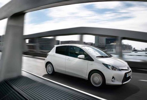 Toyota - Toyota Yaris Hybrid  disponibile in tre allestimenti: Lounge, Lounge + e Style