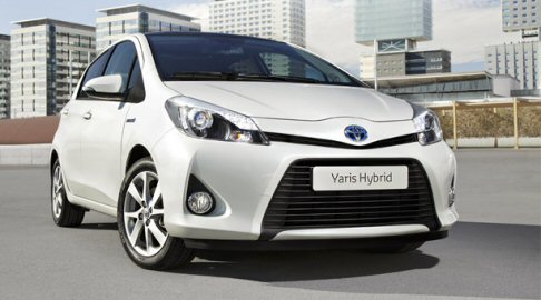 Toyota - E atteso per Ginevra il debutto ufficiale, prima del lancio sul mercato, della nuova Toyota Yaris Hybrid, la piccola utilitaria che si fa ecologica e sorprende il segmento B per le sue doti Green