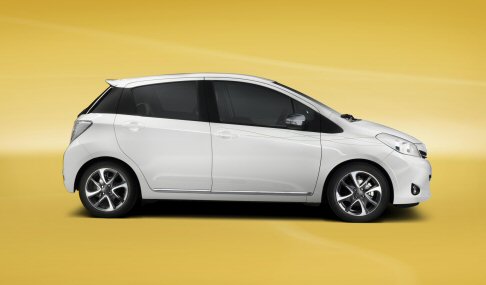 Toyota - Yaris Trend sottolinea i migliori elementi dinamici della nuova Yaris, rafforzandone il carattere attraverso un legame pi stretto tra gli elementi interni ed esterni. 