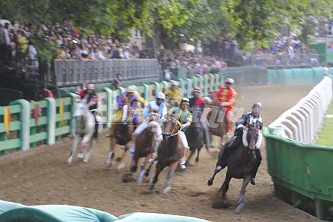 Corsa di Cavalli - Trionfo finale del fantino Tremendo su cavallo Preziosa Penelope al Palio di Ferrara 2018