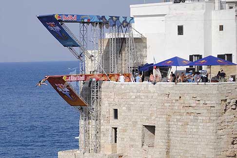 Red Bull Cliff Diving World Series 2017 - Tuffo dal trampolino femminile al Red Bull Cliff Diving World Series 2017 a Polignano a Mare