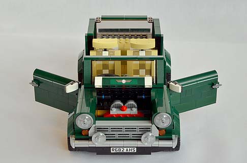 Mini - Il kit LEGO della Mini classica  raccomandato agli over 16, che potranno cos realizzare il sogno di ricostruire la propria Mini senza attrezzi.