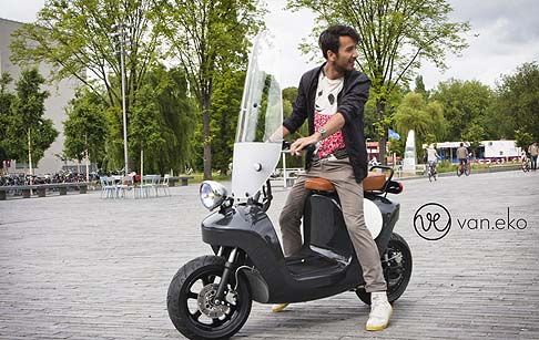 Van.Eko  - Equipaggiato con un motore elettrico da 4 kW, in grado di garantire una velocit massima di 55 km/h per un'autonomia di oltre 80 km, lo scooter offre una carrozzeria realizzata con una monoscocca in fibre naturali: lino, canapa e cellulosa.
