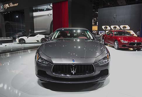 Maserati - Insieme al V8 aspirato, la Maserati GranCabrio Sport e la GranTurismo MC Centennial Edition assicurano un elevato livello di personalizzazione.