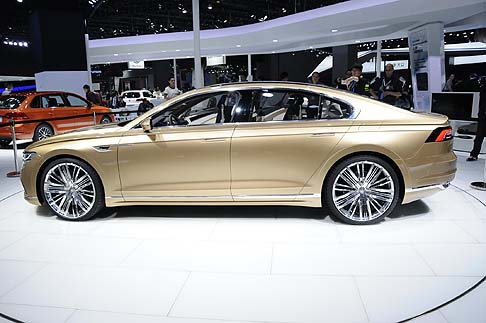Volkswagen - La Volkswagen C Coup GTE Concept adotta la medesima piattaforma MLB modulare utilizzata per la Audi A6. La livrea, realizzata nella tinta Golden Atmosphere,  un omaggio alla Cina e alla sua cultura.