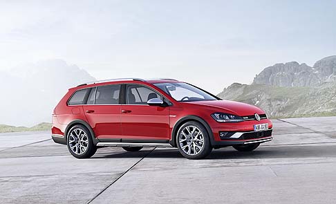 Volkswagen - La nuova Golf Alltrack  stata sviluppata per assicurare buone prestazioni sia su strada che su percorsi non asfaltati, grazie alla trazione integrale 4Motion.