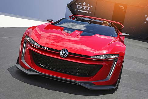 Volkswagen - Lintrigante supercar, disegnata come virtual car per Gran Turismo 6, il noto videogame per PlayStation3, si presenta con un biglietto da visita di tutto rispetto: design dal forte impatto visivo abbinato a prestazioni da auto sportiva. 