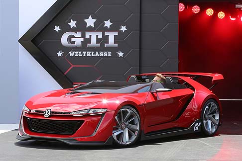 Volkswagen - Kazunori Yamauchi, Vice Presidente della Sony Entertainment, inventore del Gran Turismo Series ha scelto insieme a Bischoff il progetto pi interessante.