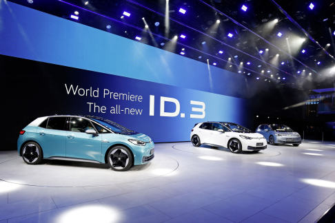 Volkswagen - La vettura promette, grazie ad un sistema di batterie scalabile, un’autonomia fino a 550 km