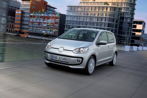 Volkswagen - Chiude lofferta il nuovo cambio automatico ASG, disponibile per i motori 60 (move up!) e 75 CV (move up!, high up!) aggiungendo 750  al costo delle versioni manuali.