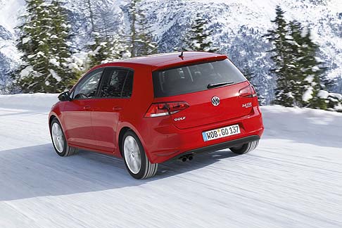 Volkswagen - La variante Comfortline aggiunge il sistema di riconoscimento della stanchezza del guidatore,l impianto radio Composition Touch comprensivo di interfaccia per schede SD.