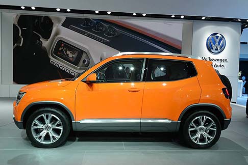 Volkswagen - Lunga 3.859 mm, larga 1.728 mm e alta 1.570 mm, la vettura offre, grazie agli sbalzi corti, un passo di 2.470 mm, permettendo abitabilit e comfort per ben cinque occupanti.