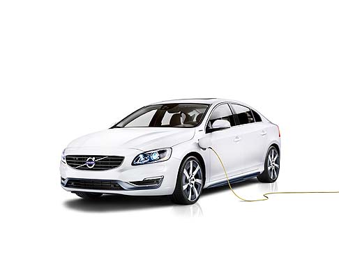Volvo - Tecnologicamente innovativa, la concept car Volvo S60L PPHEV(Petrol Plugin Hybrid Electric Vehicle  Veicolo Ibrido PlugIn con motore a benzina ed elettrico) sbarca al Salone dellAutomobile di Pechino. 
