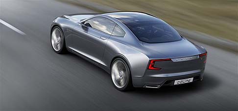 Volvo - Sia il cofano e il tetto ribassati sia i cerchi da 21 pollici a cinque raggi contribuiscono a trasmettere limmagine di una elegante Gran Turismo, che assicura potenza e piacere di guida. 