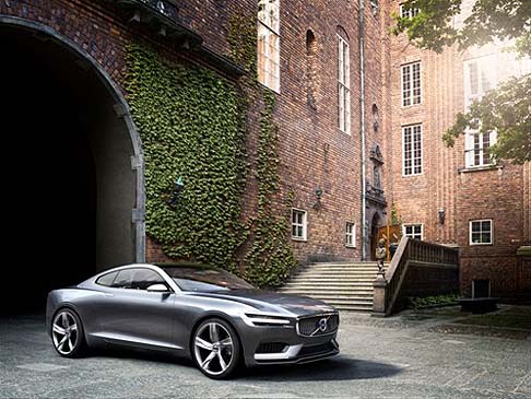 Volvo - La livrea viene proposta nellelegante tonalit grigio-blu, ripresa anche nellabitacolo, dove compaiono raffinati dettagli realizzati a mano.