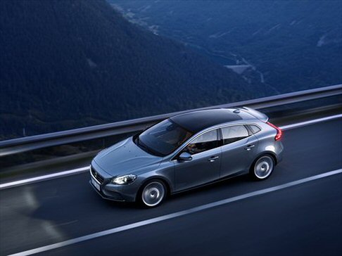Volvo - E tutto pronto per il lancio commerciale della nuova Volvo V40, lultima nata della gamma svedese che aspira a diventare leader nel suo segmento. 