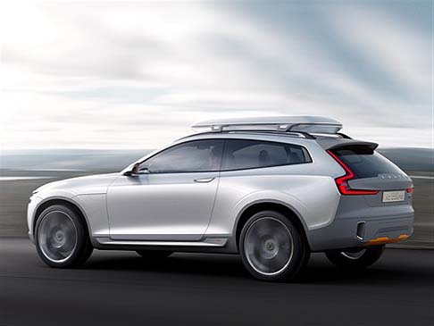 Volvo - Volvo Concept XC Coup si propone come una vettura robusta e dal design sofisticato. 